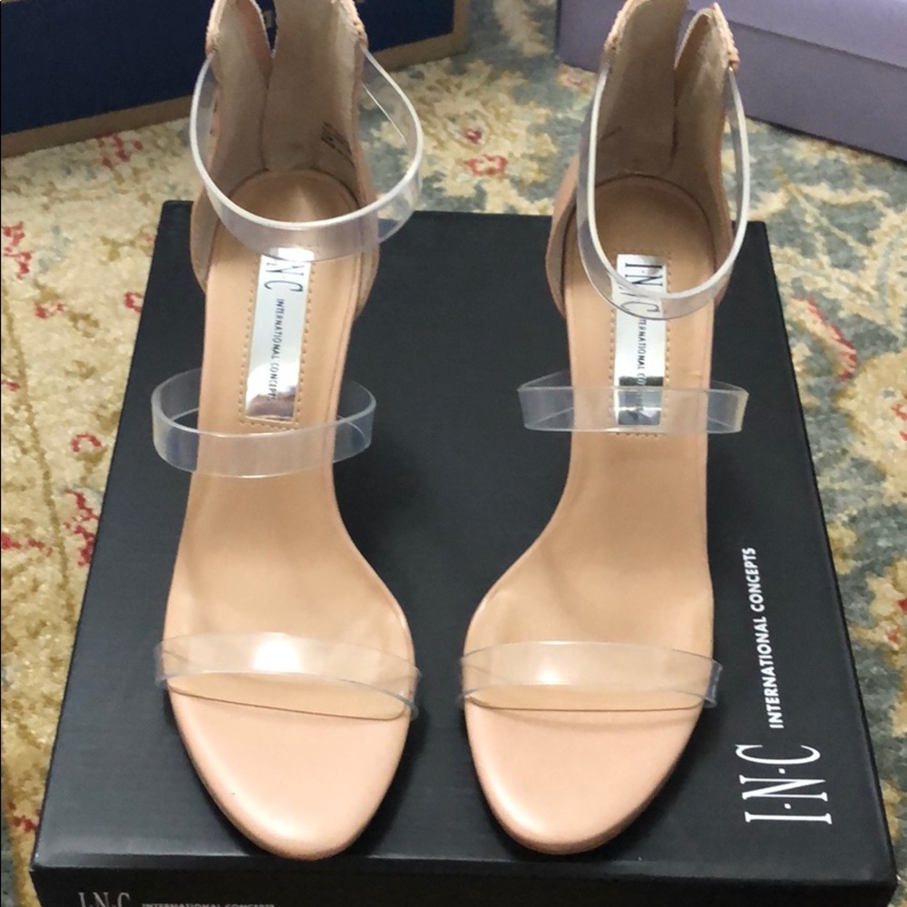 Nude pump